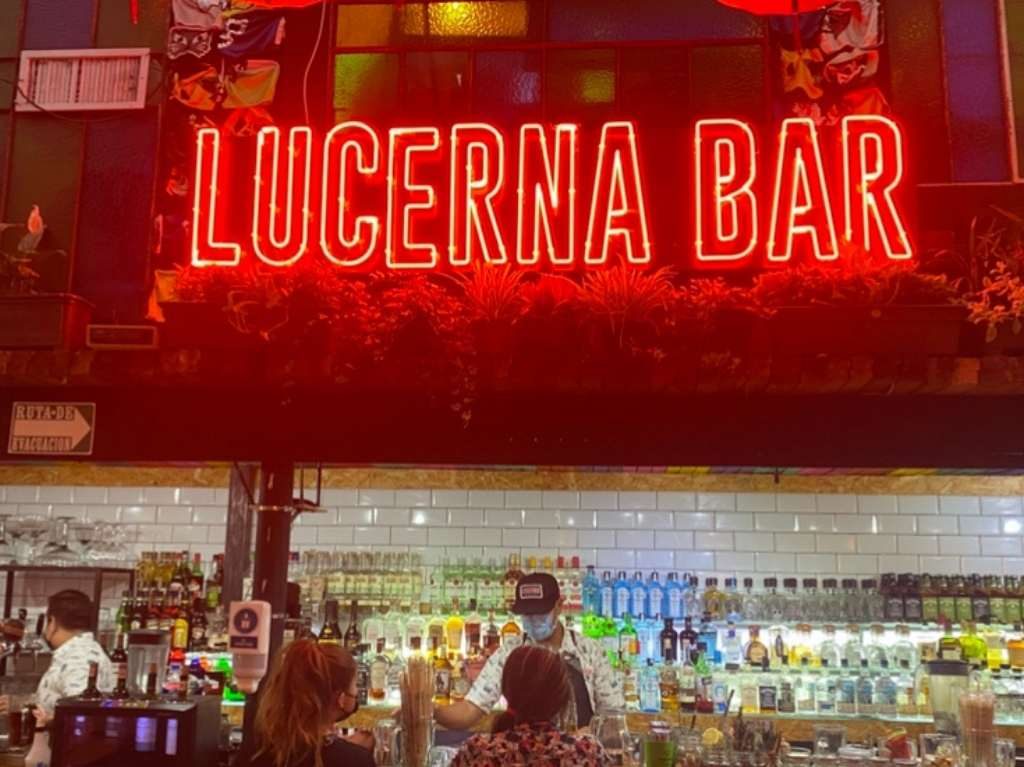 Comedor Lucerna: street food y los murales más cool de la Juárez 1