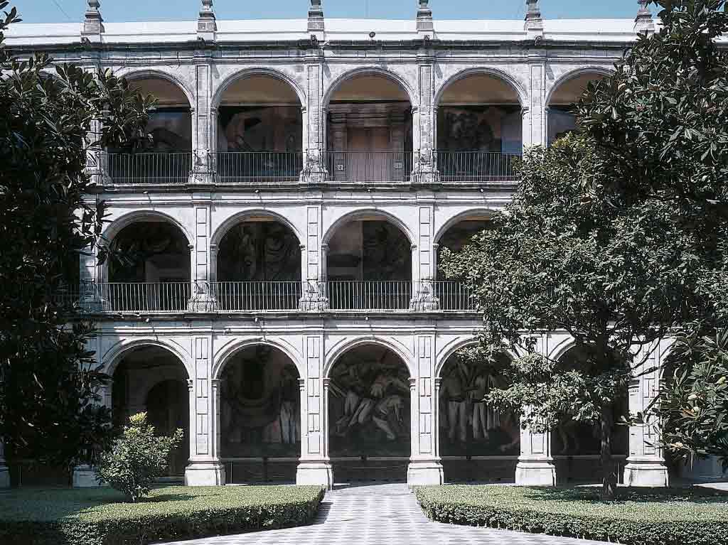 Visita los murales del Colegio de San Ildefonso este verano