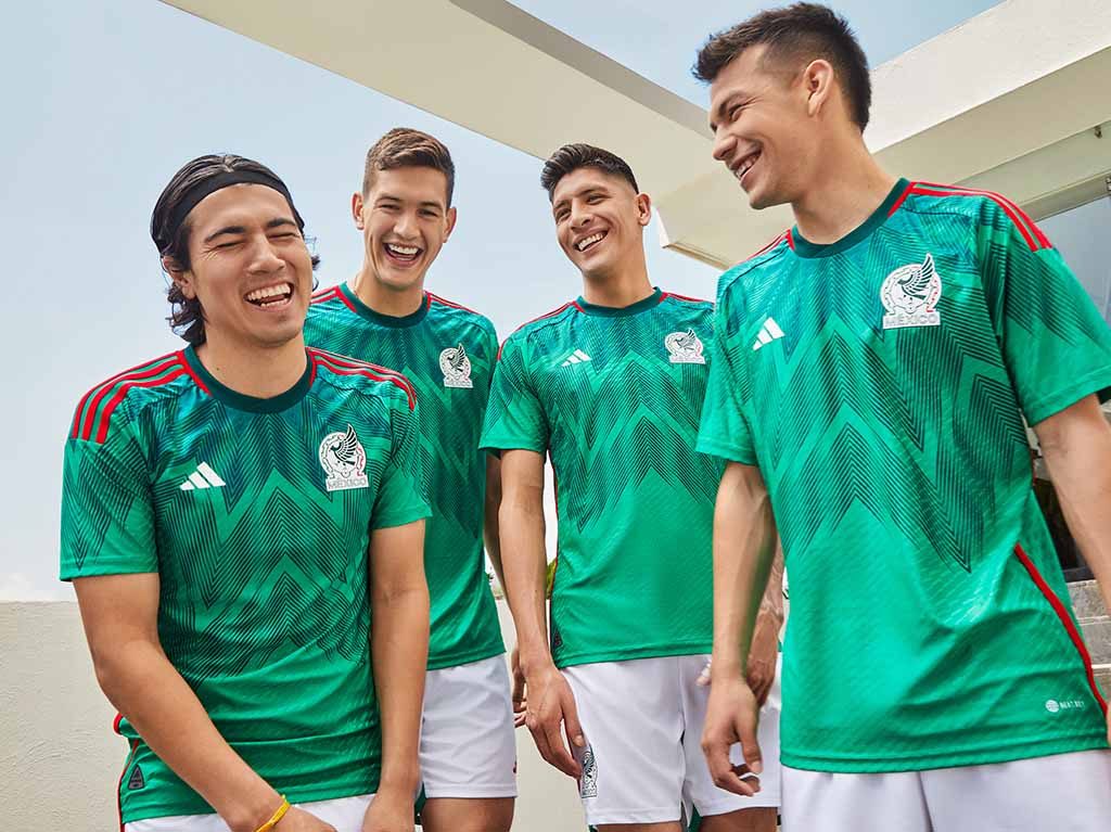 Videomapping de la nueva playera de la Selección Mexicana por la CDMX
