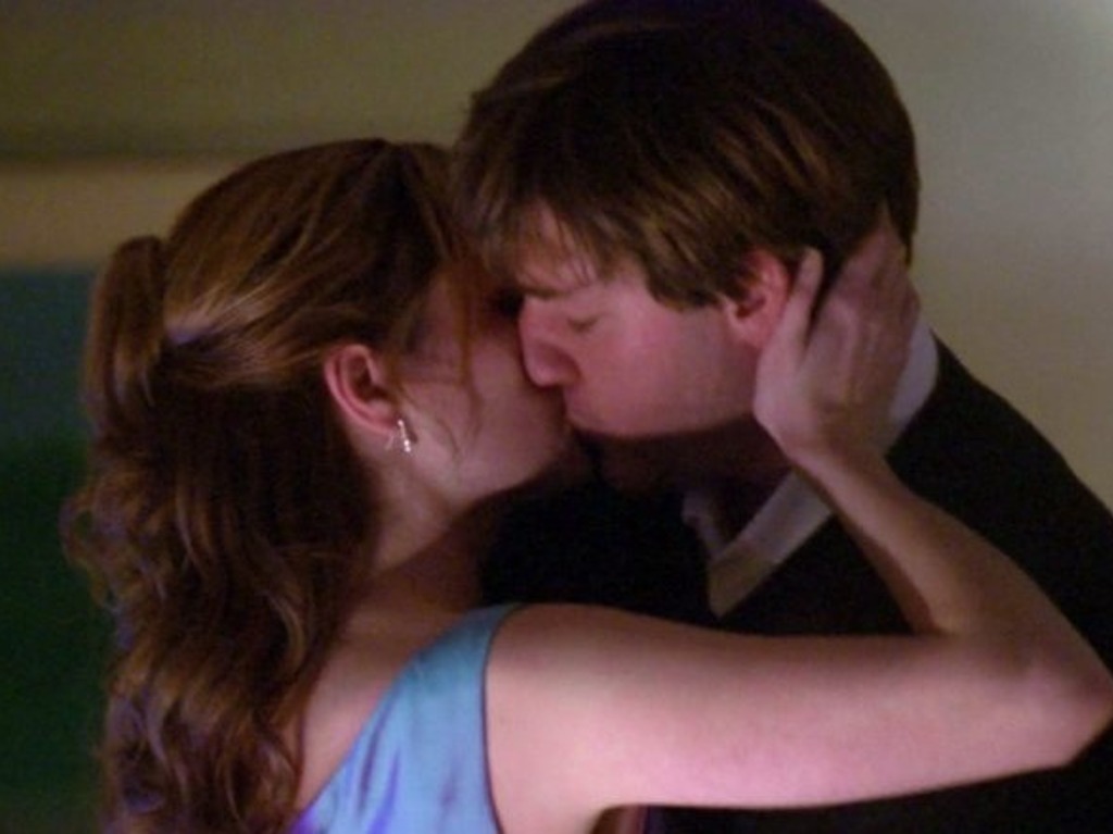 Estos son los besos robados más románticos del cine y la TV