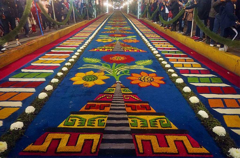 huamantla-va-por-recor-guinness-con-el-tapete-de-aserrin-mas-largo-del-mundo-1