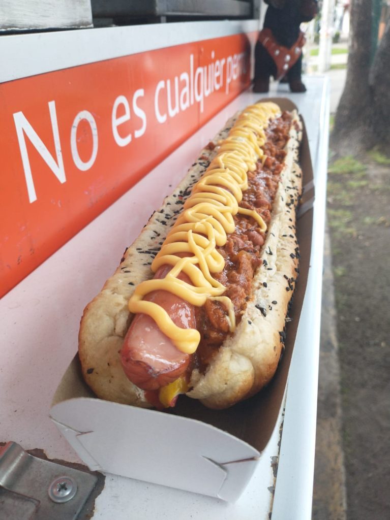 Estos Hot Dogs de la CDMX miden más de 30 centímetros, encuéntralos en Los Perrines