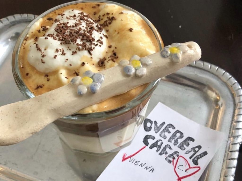 overeal-cafe-una-cafeteria-con-ropa-vintage-en-cdmx