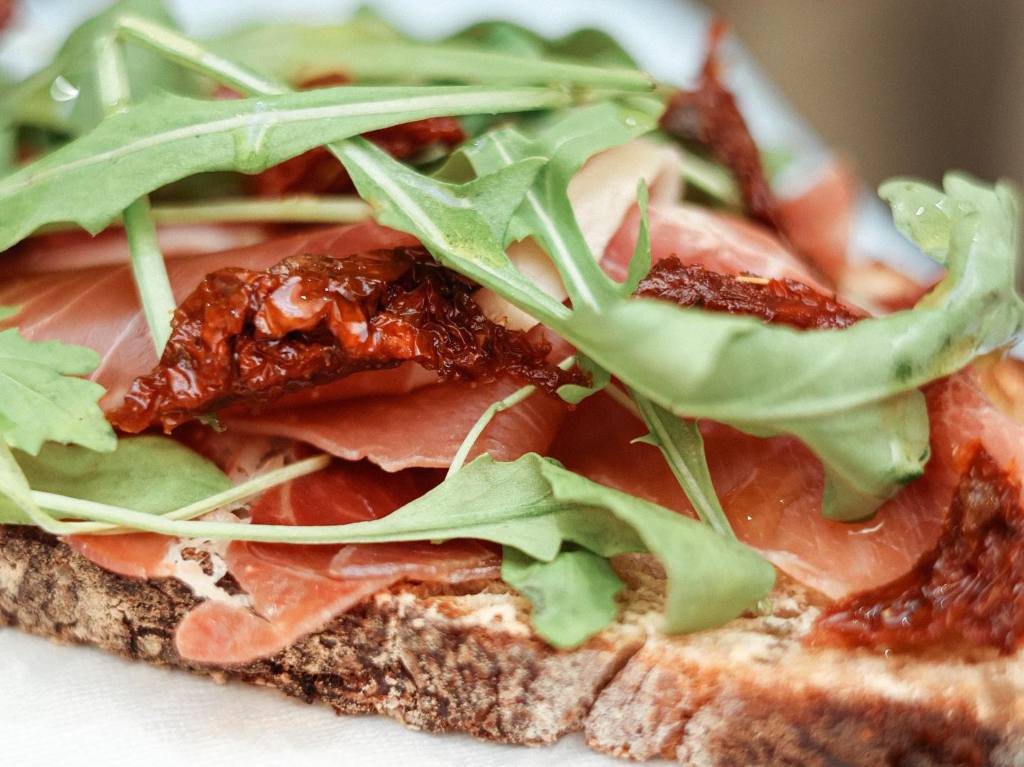 renuve-cafe-toast-de-jamon-serrano