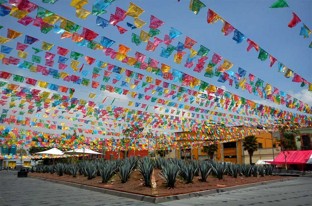 Asiste a la Gran Fiesta Mexicana en Garibaldi: Mariachis, pulquerías, salones de baile y más 0