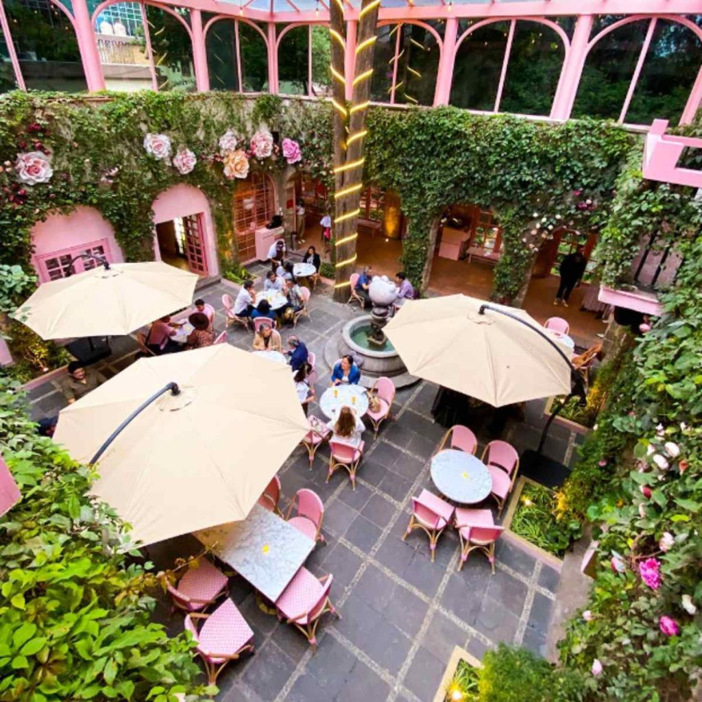 Hello Kitty Café Château en CDMX, un lugar muy rosa y lleno de platillos cute 1