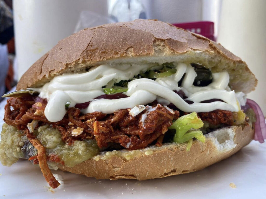 Tortas Catakil: las tortas de chilaquiles más icónicas de Reforma