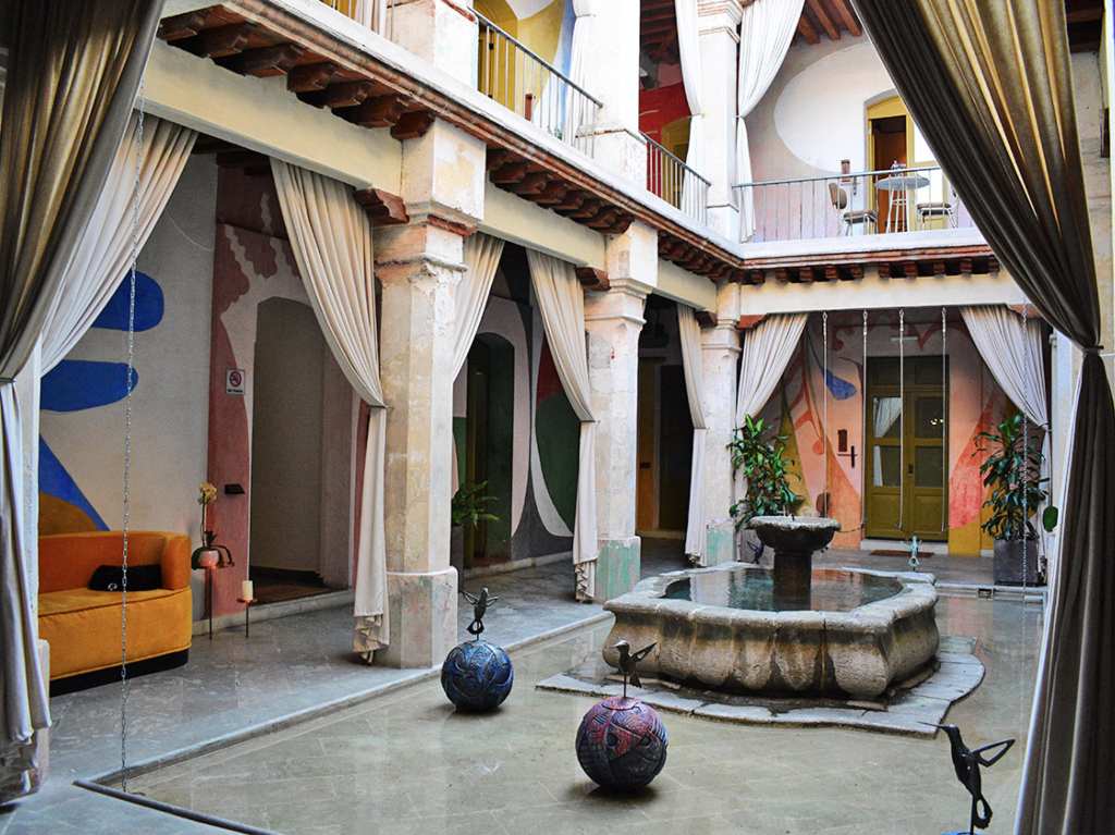 microenormus—hotel