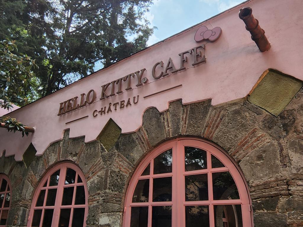 Hello Kitty Café Château en CDMX, un lugar muy rosa y lleno de platillos cute