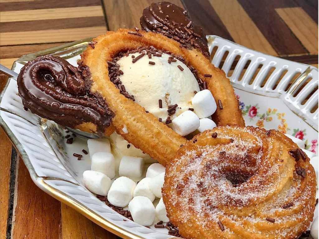 Lugares para comer churros con helado en CDMX