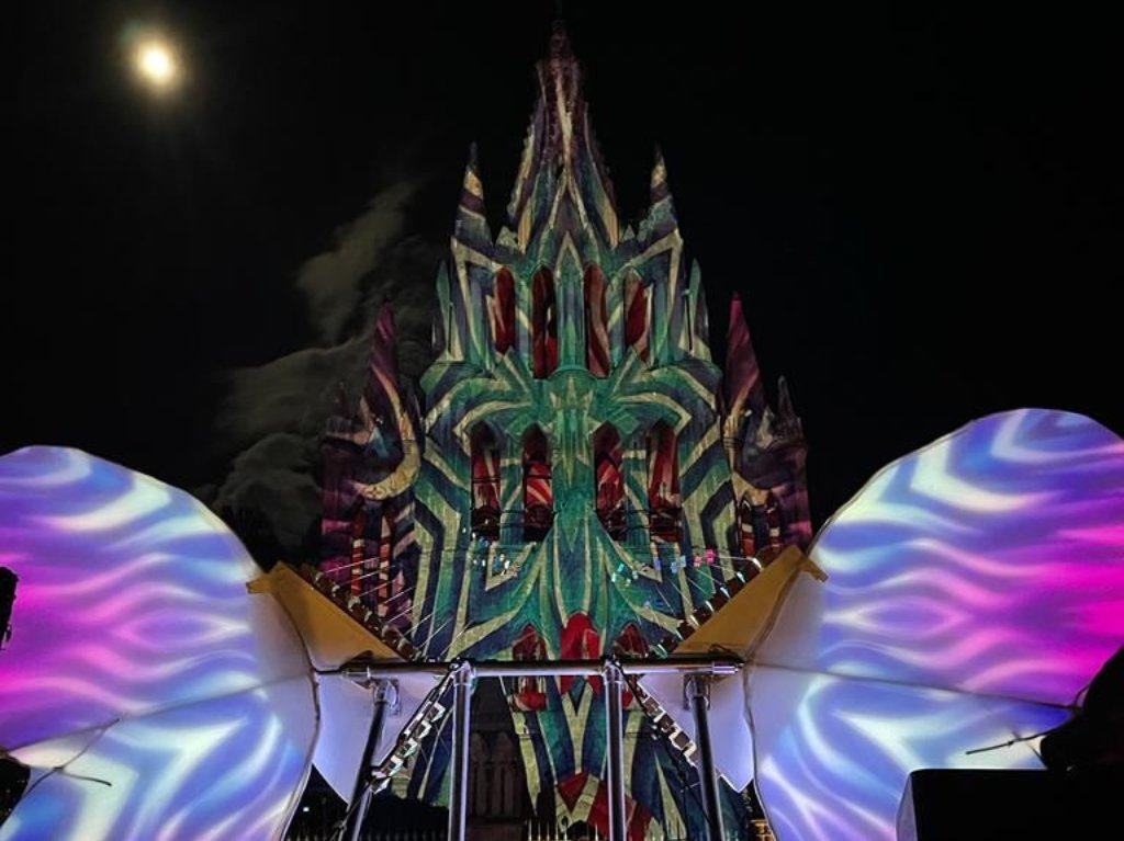 La Parroquia de San Miguel de Allende se ilumina con espectáculo de video mapping