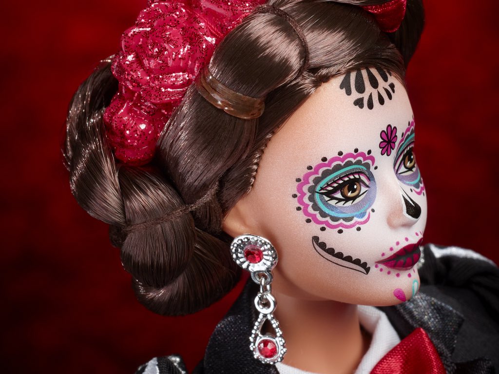 Benito Santos viste a Barbie para comenzar las celebraciones de Día de  Muertos | Dónde Ir
