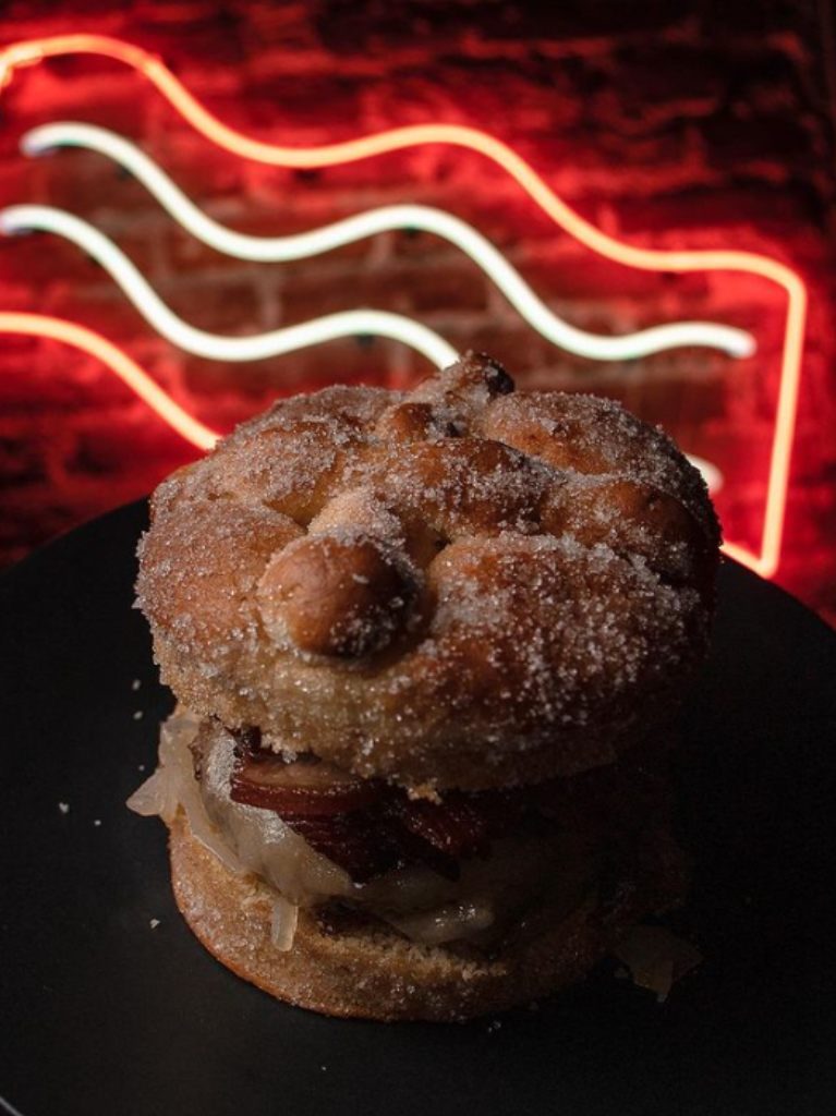 ¿Dónde encontrar la hamburguesa de pan de muerto? 