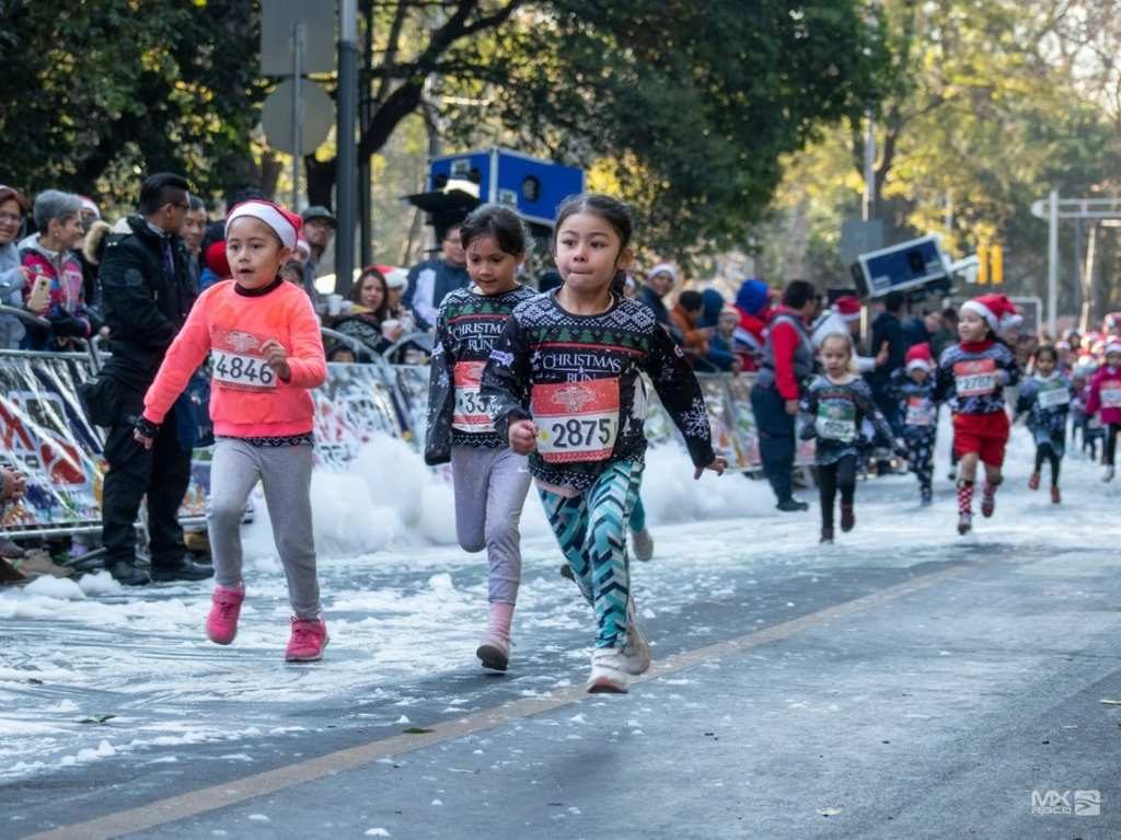 Imagen de Snoopy corriendo en la emocionante carrera en Ciudad de México