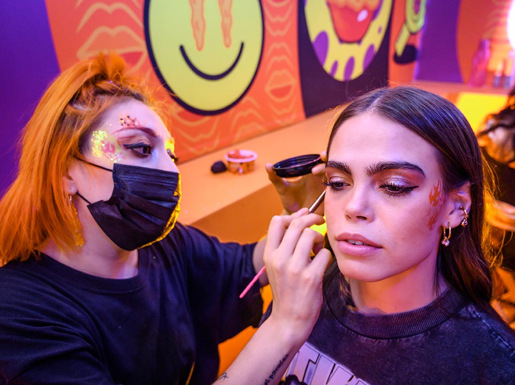 make-up-bar-cheetos-cheesyverse-la-nueva-experiencia-en-cdmx-que-amaras