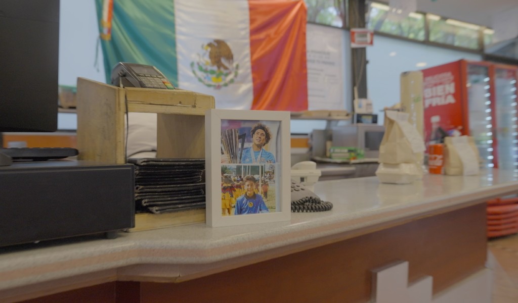 viaja-con-memo-expedia-guillermo-ochoa-tortas-don-polo-