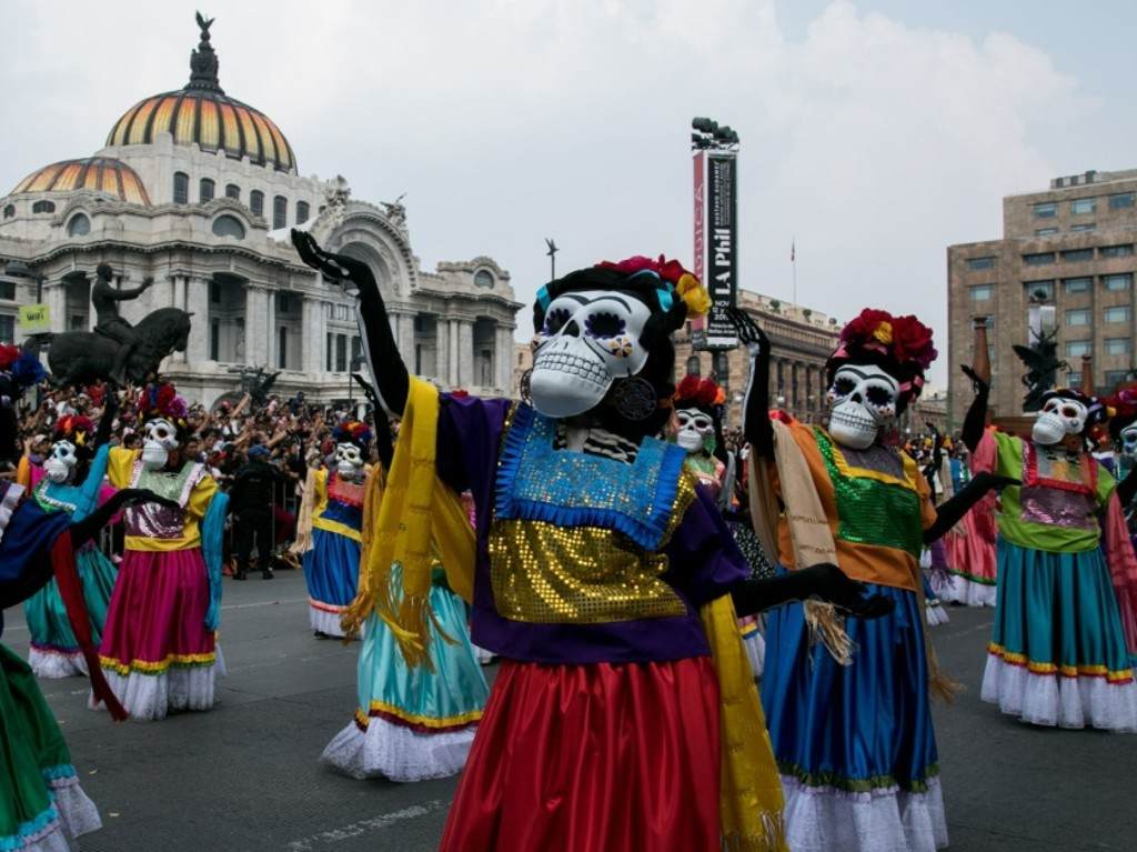 Alumbrado especial por Día de muertos en el Zócalo de la CDMX