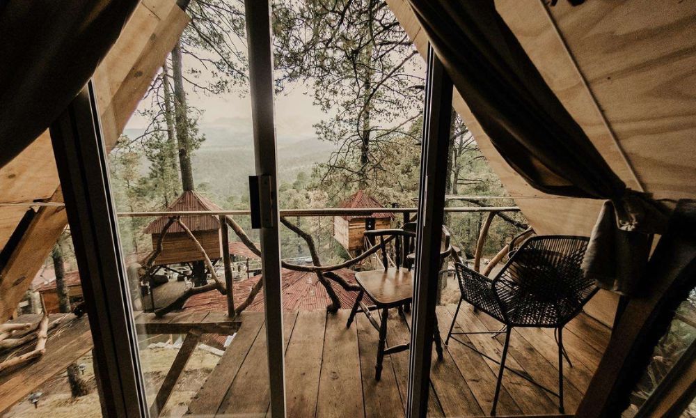 casitas-de-arbol-en-aldea-pachamama
