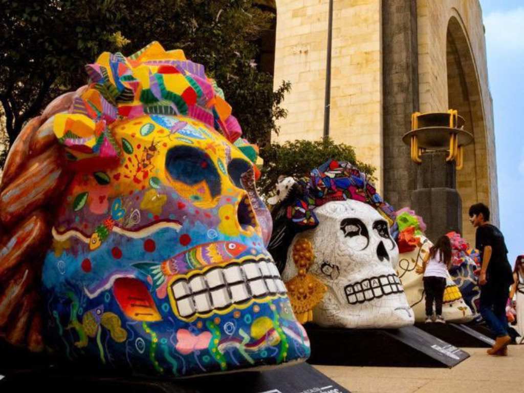 Los “Fridacráneos” regresan al Monumento a la Revolución para Día de Muertos