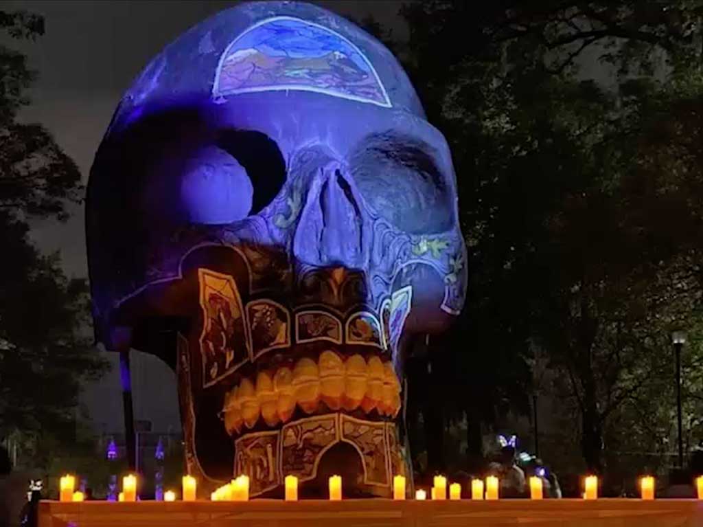 Iluminando Almas Paseo Nocturno de Día de Muertos en Chapultepec