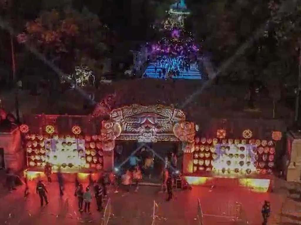 Iluminando Almas Paseo Nocturno de Día de Muertos en Chapultepec