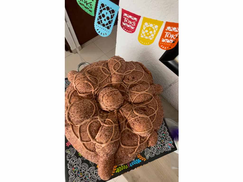 Pan de muerto de mocachino en Toks