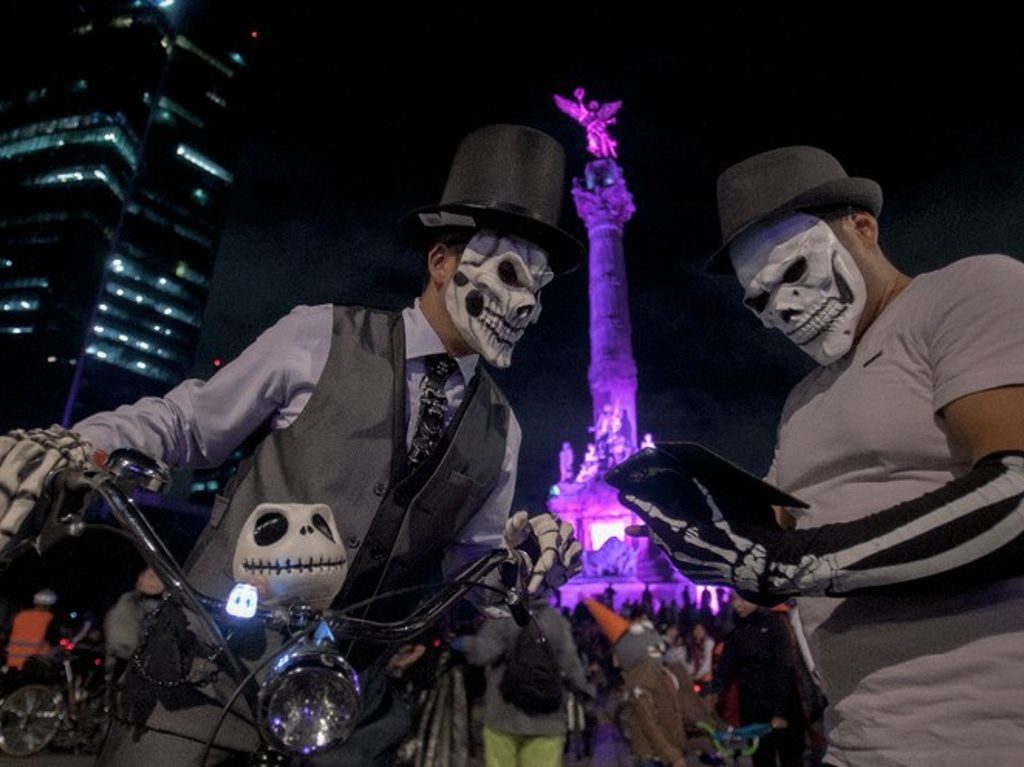 Paseo Nocturno en bicicleta por el Día de Muertos en CDMX