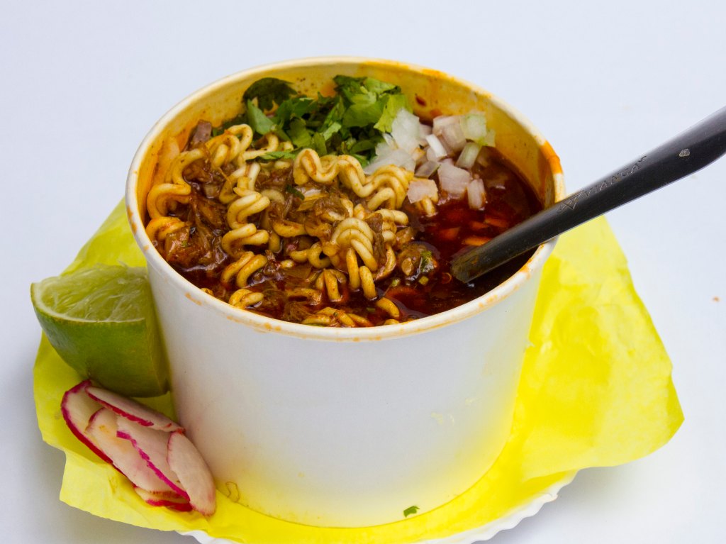 birriamen-en-cdmx-birria-colorado