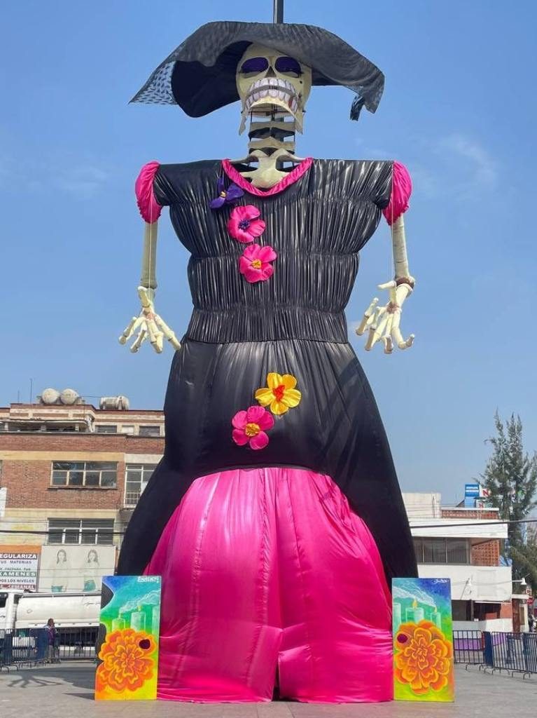 En Iztapalapa crean una catrina gigante por Día de Muertos ¡Mide 28 metros! 