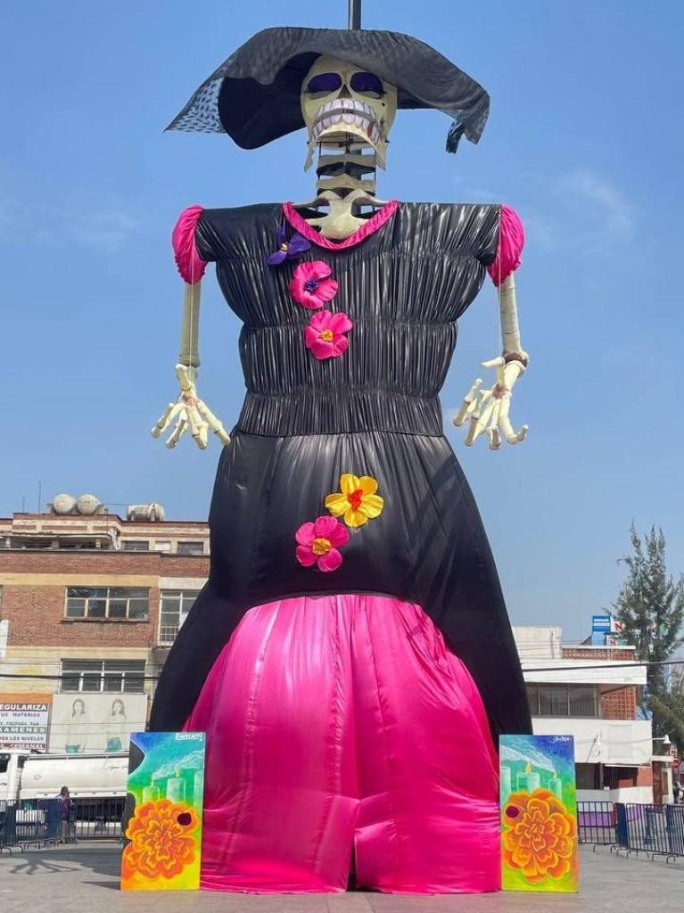 En Iztapalapa crean una catrina gigante por Día de Muertos ¡Mide 28 metros!