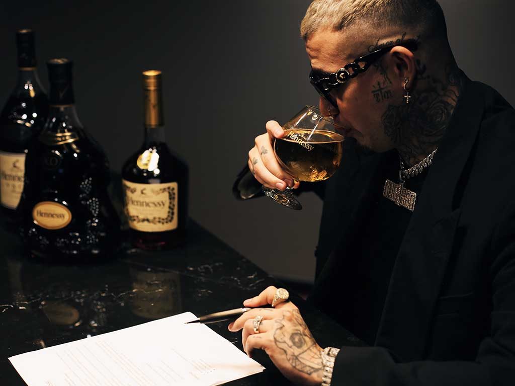 Gera MX, el rapero mexicano y Hennessy