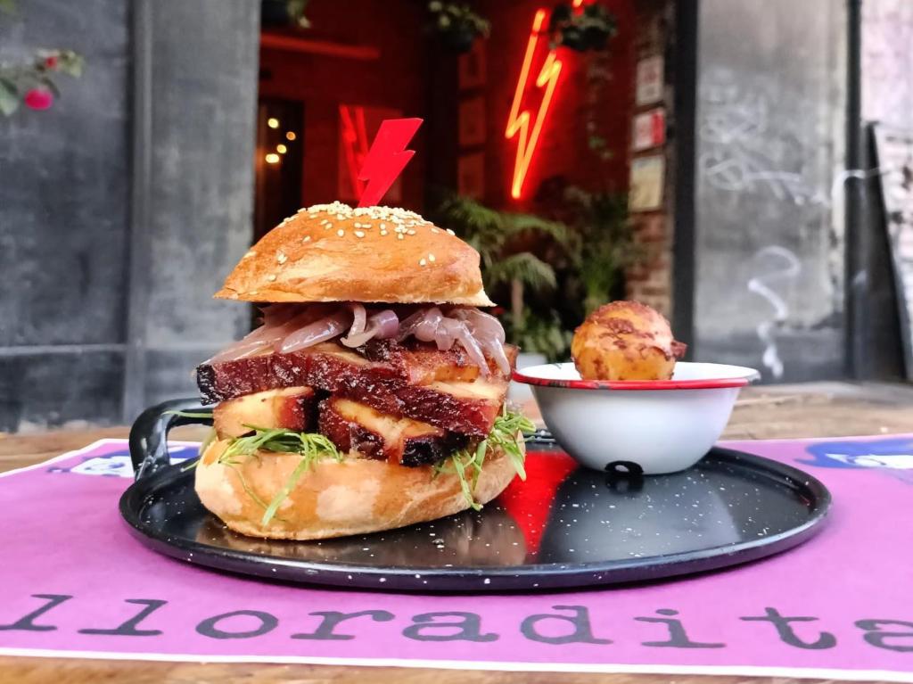 Indómita Burger: Cemita dupli y Una lloradita en San Rafa