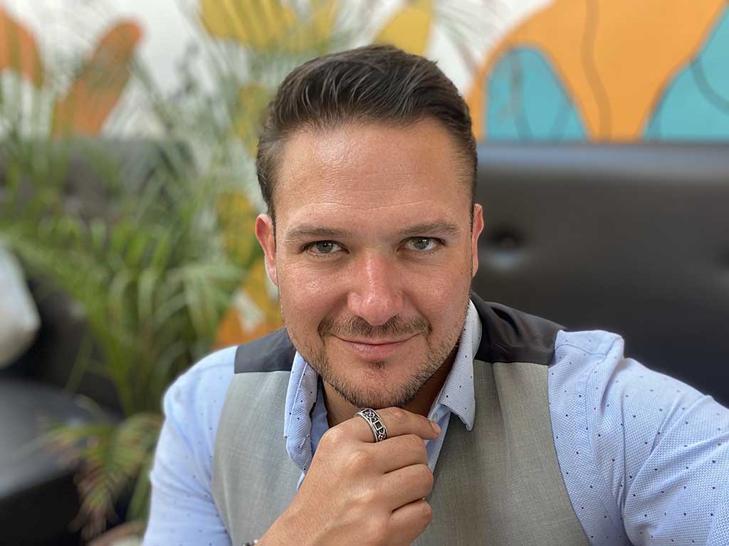 Iván Castillo, un mixólogo amante del hospitality en CDMX