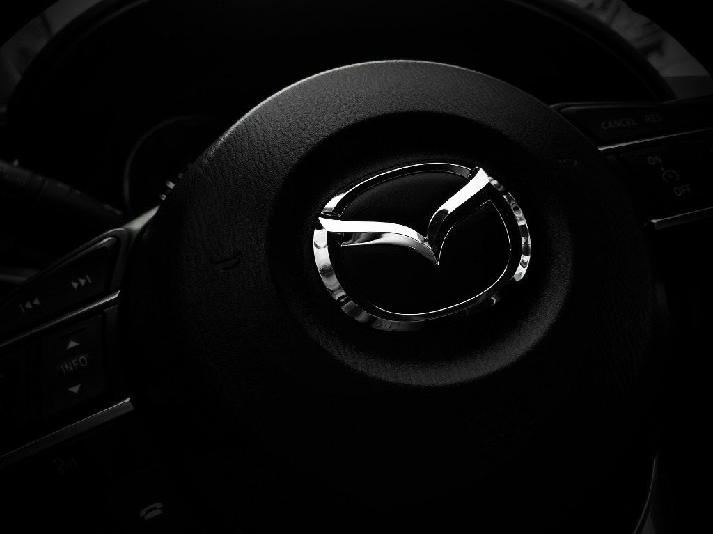 Mazda y su nuevo modelo CX-90 2024, color Artisan Red