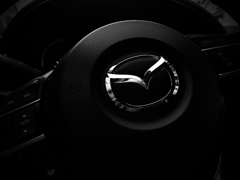 Mazda y su nuevo modelo CX-90 2024, color Artisan Red