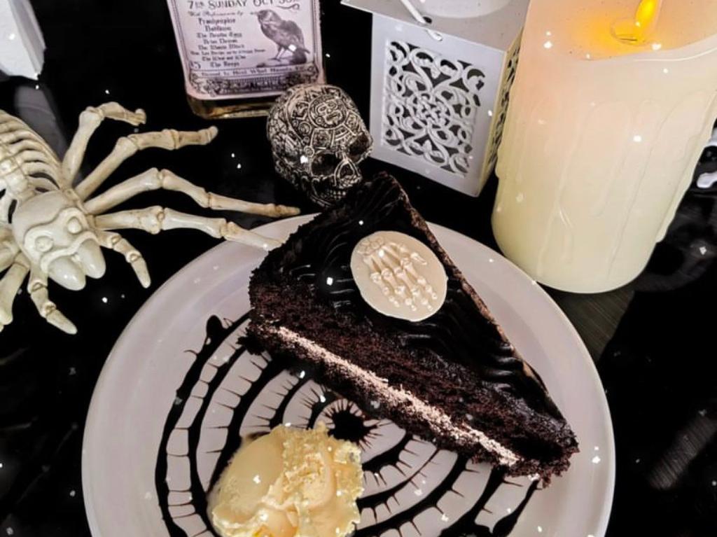 cafeteria-tematica-familia-addams-en-cdmx