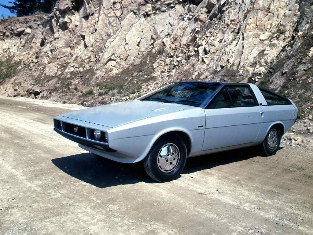 Hyundai Motor y Giorgetto Giugiaro reconstruyen el Pony Coupe de 1974