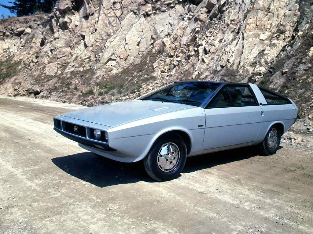 Hyundai Motor y Giorgetto Giugiaro reconstruyen el Pony Coupe de 1974