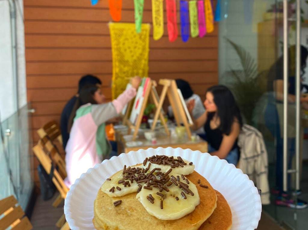 Conoce Vainila Bar una cafetería para pintar en CDMX