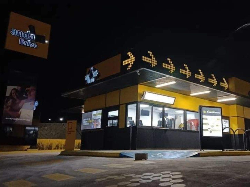 Andatti Drive: la nueva cafetería de autoservicio de Oxxo 