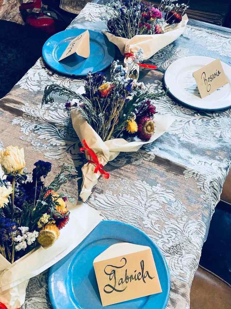 cita-romantica-en-cdmx-vocablo-cafe-y-poesia-mesa-romantica