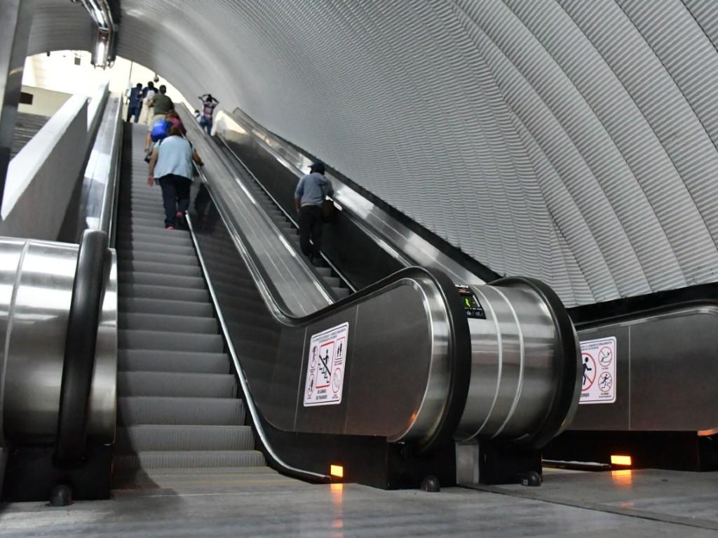 Orina humana, entre los factores que provocan fallas en escaleras eléctricas del Metro