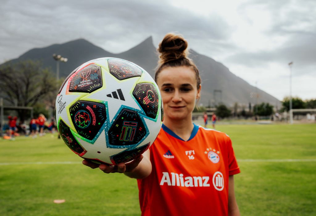 adidas-balon-uwcl-pro-ball-eindhoven--