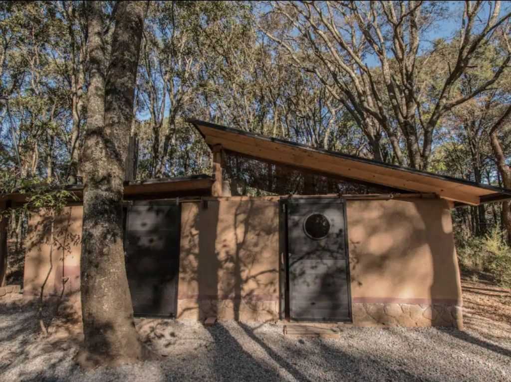 Bungalow de paja y barro-Airbnb