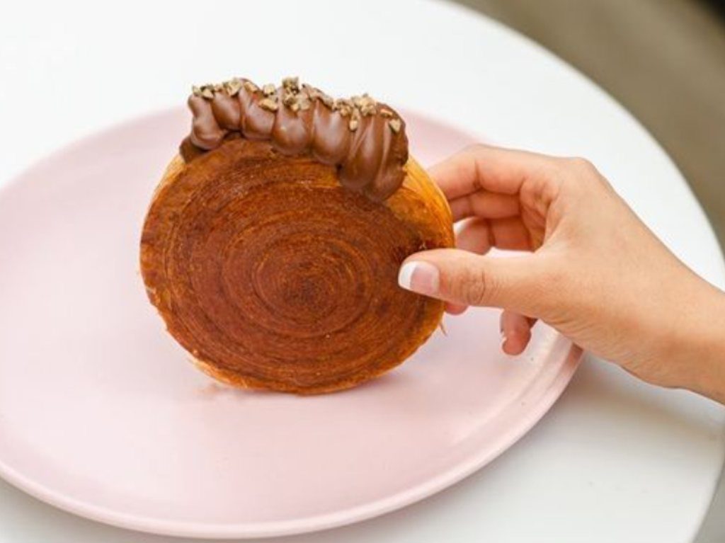 Lugares para disfrutar de un croissant roulette y un cubo brioche en CDMX