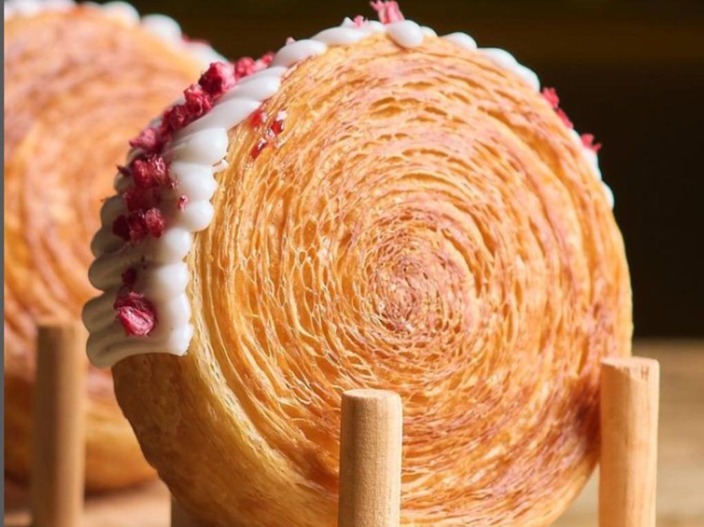 Lugares para disfrutar de un croissant roulette y un cubo brioche en CDMX