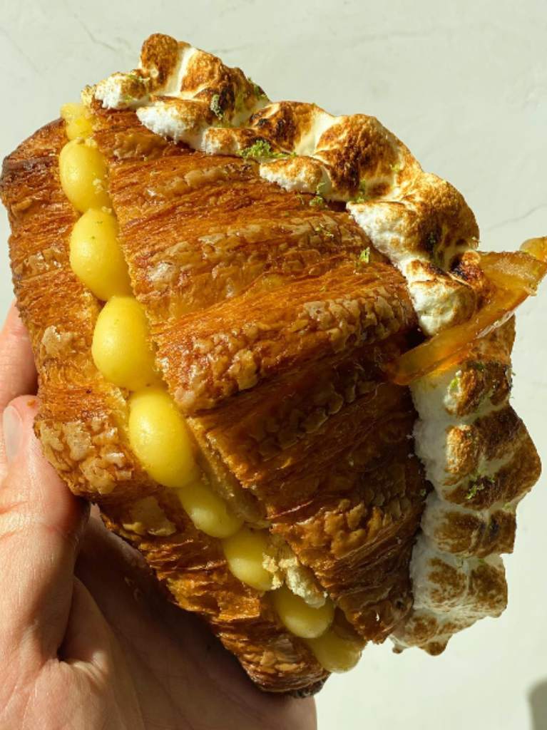 croissant-roulette-y-cubo-brioche-en-cdmx-matre