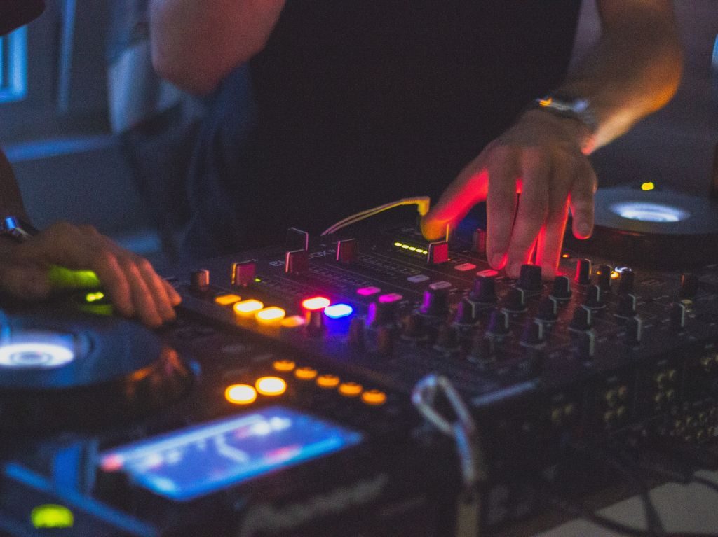 Centro Cultural La Pirámide-Curso gratis para ser DJ