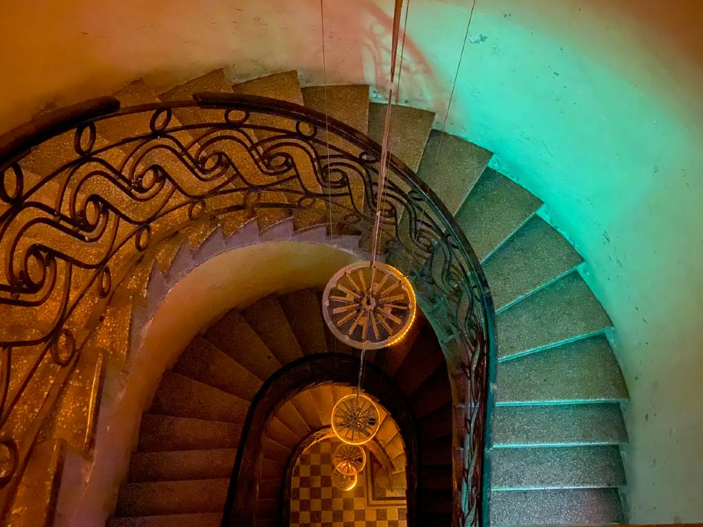 Huésped una experiencia de luces en una antigua casa de CDMX