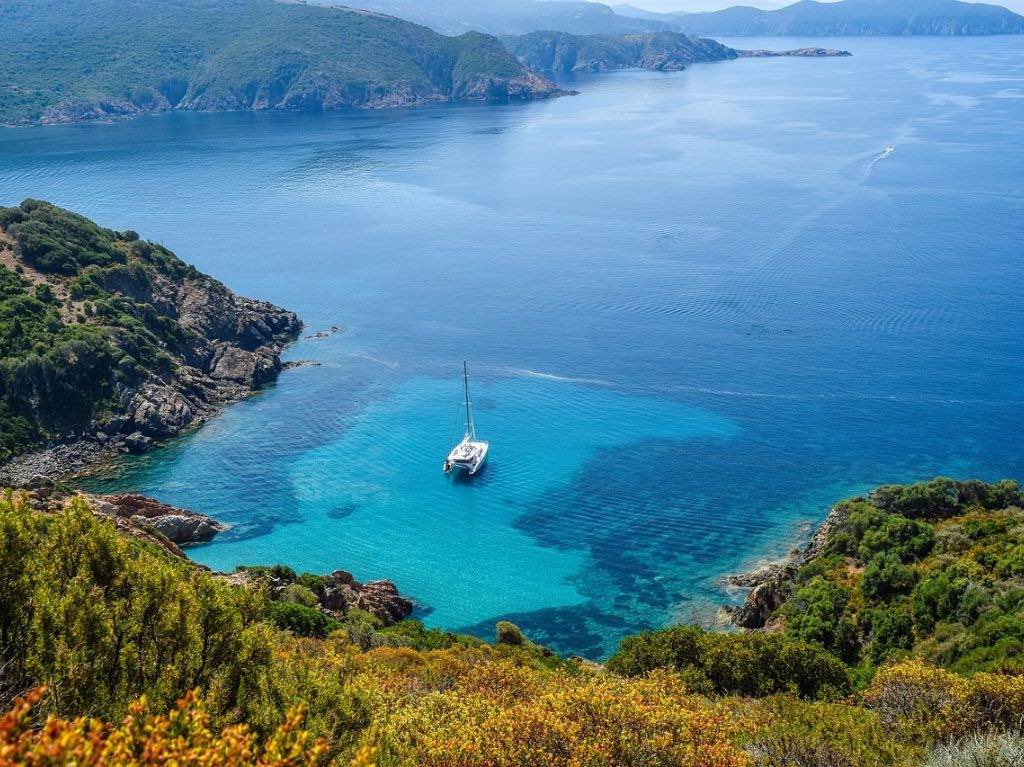 Alquila un barco con patrón y disfruta de una experiencia única en el mar